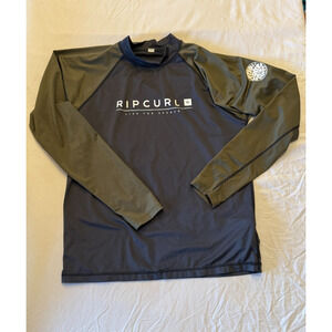 Rip Curl Live the Search Mens Small UPF 50 Long Sleeve Rashguard Black/Olive